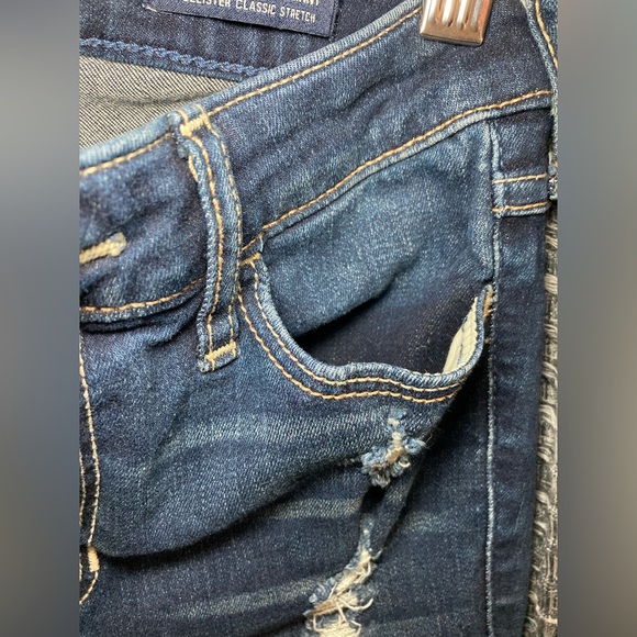 Distressed Blue Jeans - Picture 5 of 9